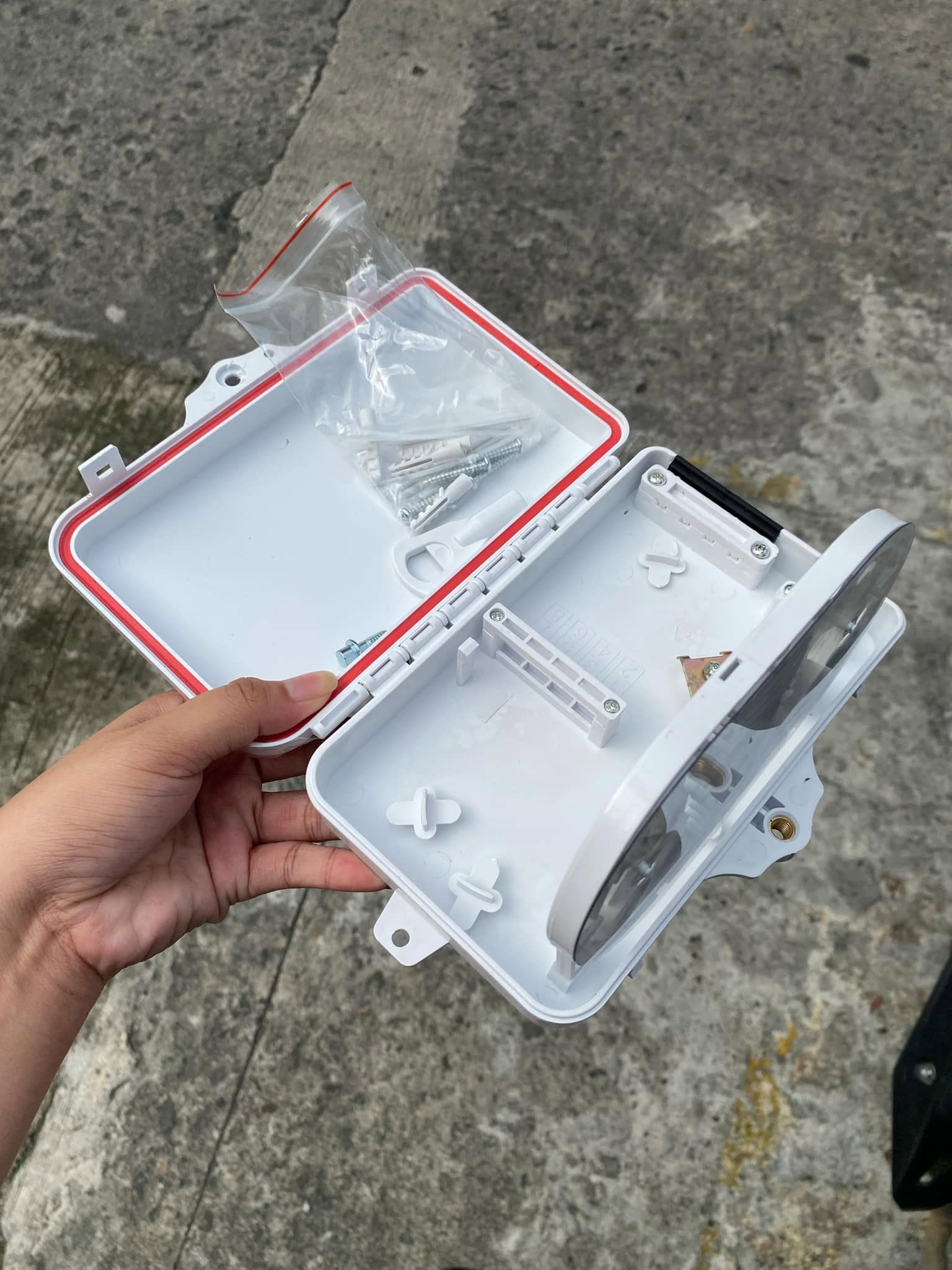 4C Distribution Box w/o Pole Clamp