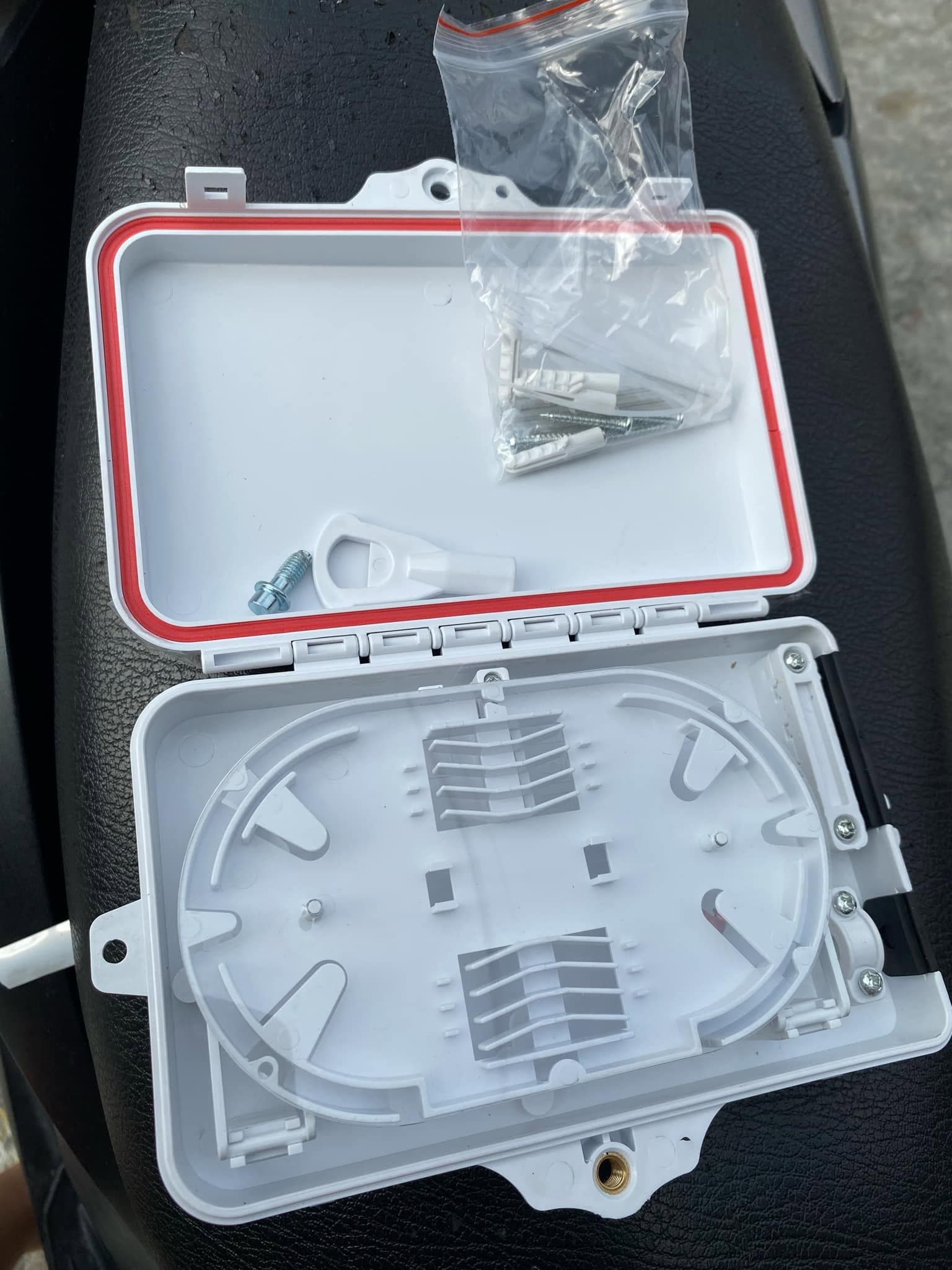 4C Distribution Box w/o Pole Clamp