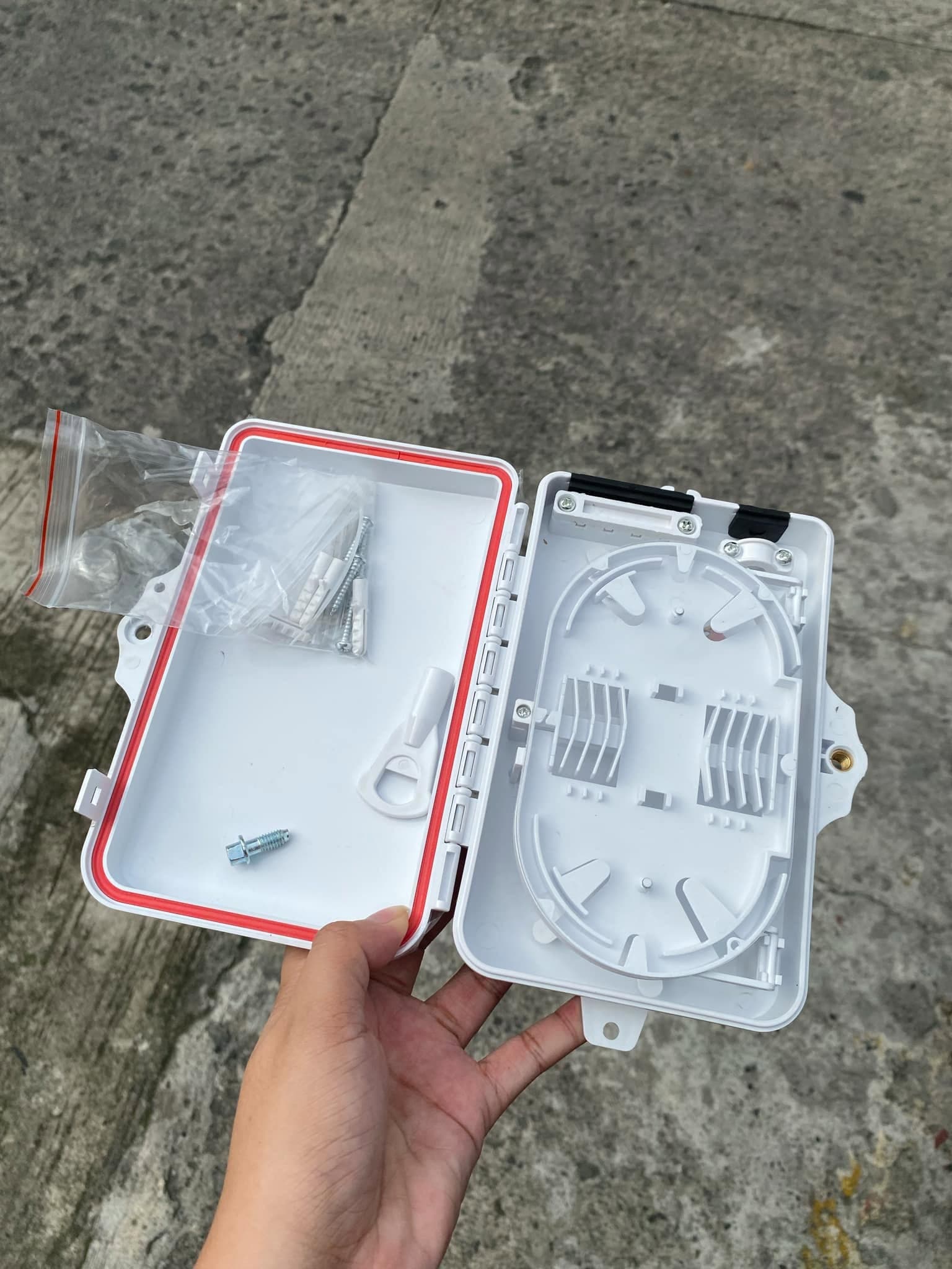 4C Distribution Box w/o Pole Clamp