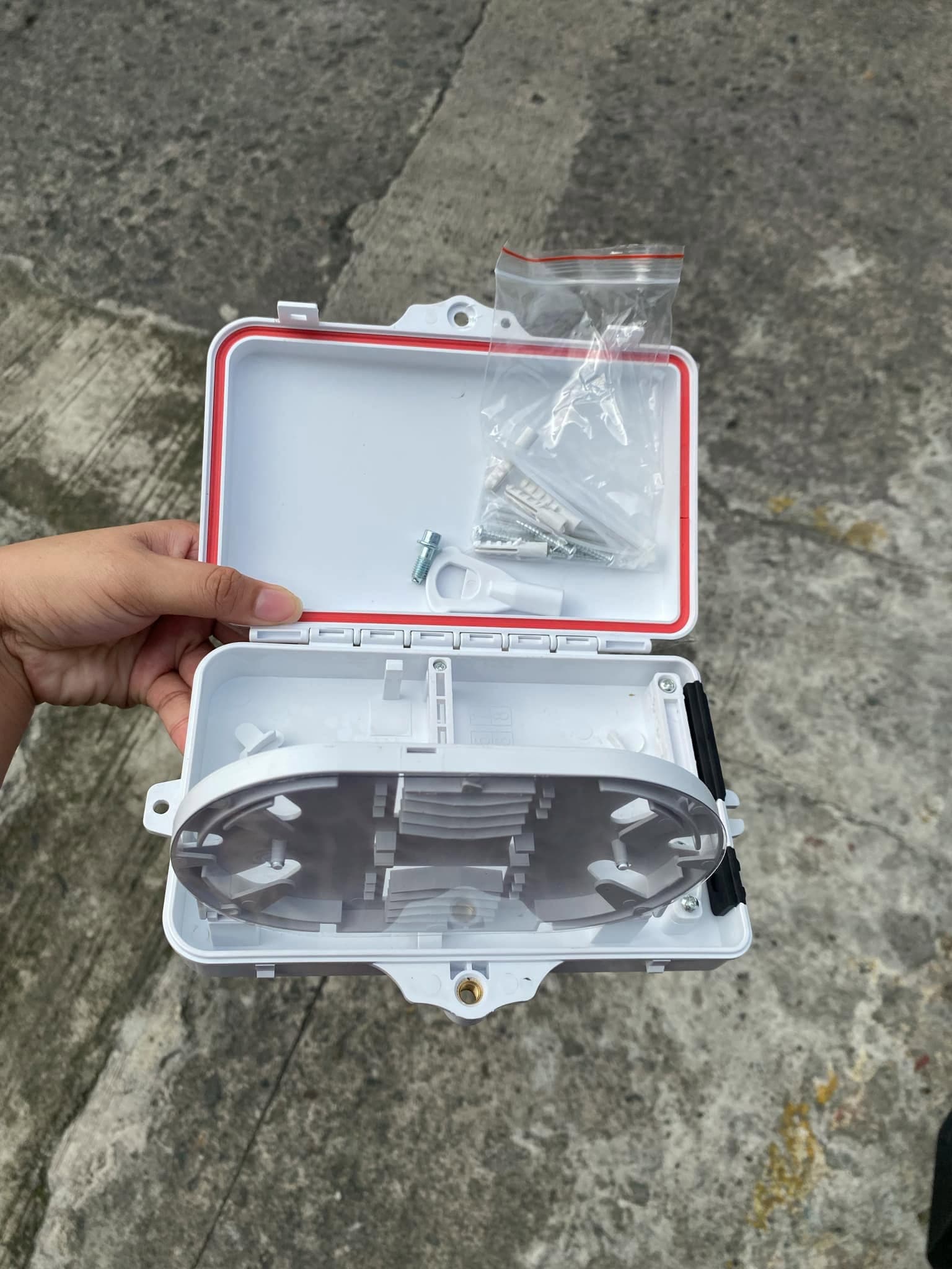 4C Distribution Box w/ Pole Clamp